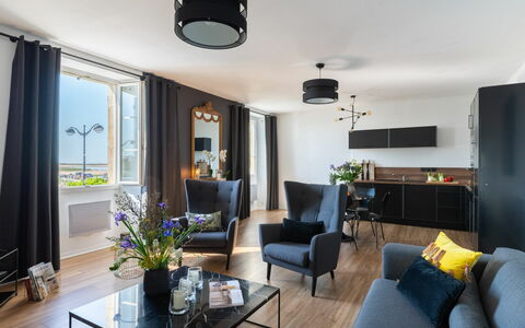 Raffinement, Confort et Vue Mer: Fabriek, Water, Eigendom, Meubilair, Gebouw, Tafel, Venster, Azure, Stoel, Interieur Ontwerp