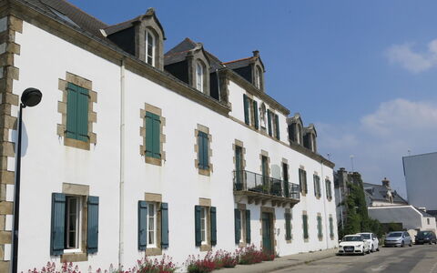Raffinement, Confort et Vue Mer: Fabriek, Water, Eigendom, Meubilair, Gebouw, Tafel, Venster, Azure, Stoel, Interieur Ontwerp