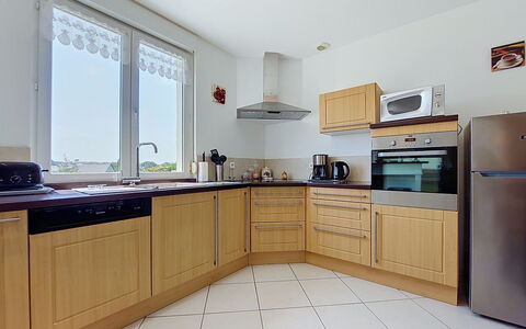 Le Sémaphore: Keuken, Toestel Van De Keuken, Countertop, Cabinetry, Meubilair, Flooring, Major Appliance, Interieur Ontwerp, Hout, Verdieping