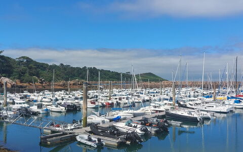Les Hortensias: Water, Jachthaven, Boot, Zwemwater, Watercraft, Haven, Haven, Dok, Boten En Varen - Materialen En Benodigdheden, Kust En Oceanic Landvormen