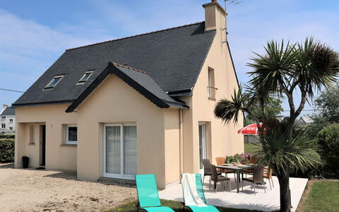 L'Hermine: Gebouw, Lucht, Fabriek, Eigendom, Venster, Huis, Land Lot, Schaduw, Boom, Deur