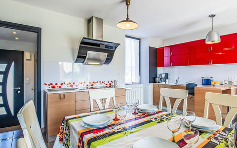 Ty Angèle: Interieur Ontwerp, Flooring, Meubilair, Plafond, Verdieping, Appartement, Huis, Kamer, Keuken, Stoel