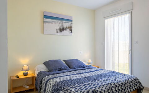 Tal Ar Mor: Meubilair, Bed, Interieur Ontwerp, Slaapkamer, Verdieping, Flooring, Kamer, Laken, Bedding, Hout