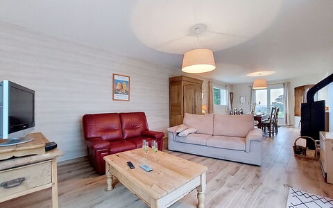 La Belle Vue: Meubilair, Hout, Bankstel, Flooring, Tafel, Interieur Ontwerp, Verdieping, Woonkamer, Plafond, Stoel