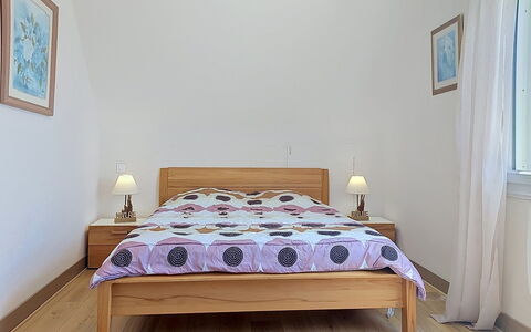 Reve de Mer: Bed, Meubilair, Slaapkamer, Bedding, Verdieping, Interieur Ontwerp, Flooring, Laken, Hout, Linens