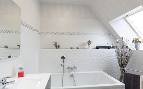 Reve de Mer: Kraan, Loodgieterswerkinrichting, Eigendom, Bad, Wastafel, Badkamer, Interieur Ontwerp, Architectuur, Verdieping