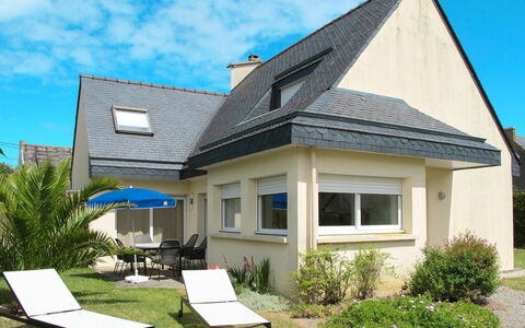 Le Triskell: Fabriek, Wolk, Lucht, Gebouw, Eigendom, Venster, Huis, Schaduw, Land Lot, Verblijf