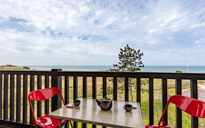 Cabourg Plage 450.19: Fabriek, Lucht, Wolk, Venster, Gebouw, Berg, Hoogland, Huis, Boom, Land Lot