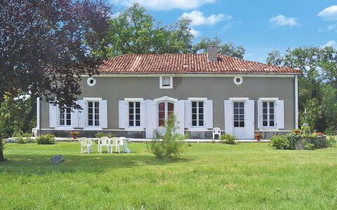 La Gaubide: Lucht, Wolk, Fabriek, Gebouw, Eigendom, Venster, Boom, Huis, Deur, Land Lot