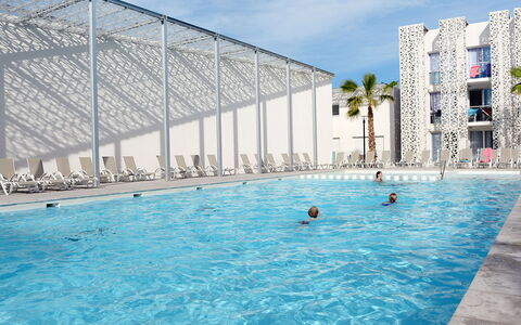 Cap D'Agde 615: Water, Wolk, Lucht, Zwembad, Blauw, Gebouw, Vrije Tijd, Aqua, Recreatie, Pret