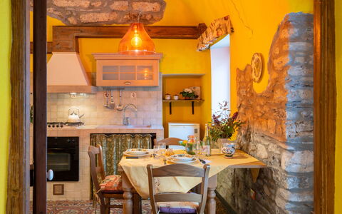 Limone: Lucht, Wolk, Voedsel, Fabriek, Tableware, Tafel, Venster, Berg, Fruit, Hout