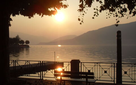 Montesole: Water, Lucht, Atmosfeer, Afterglow, Licht, Berg, Schemer, Zonsondergang, Boom, Meer