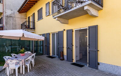 Carmen - Brissago-Valtravaglia, Lombardije, Italië