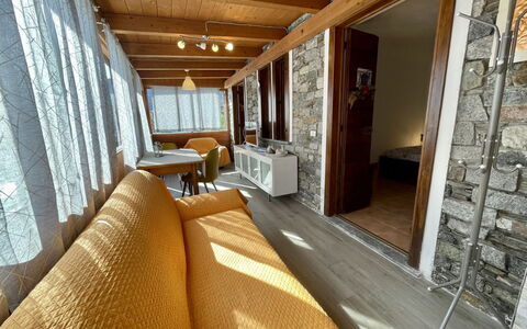 Sofia (Dma333): Gebouw, Comfort, Hout, Interieur Ontwerp, Tafel, Flooring, Verdieping, Huis, Onroerend Goed, Gordijn