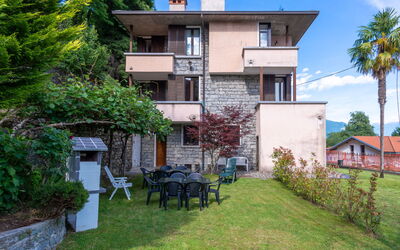 Gera Lario 679: Fabriek, Lucht, Wolk, Gebouw, Eigendom, Venster, Boom, Land Lot, Huis, Gras