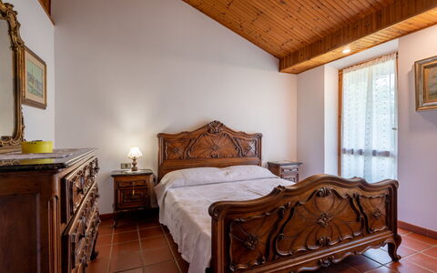 Cascina Calore: Meubilair, Eigendom, Comfort, Hout, Bed Frame, Flooring, Lade, Beits, Verdieping, Bed