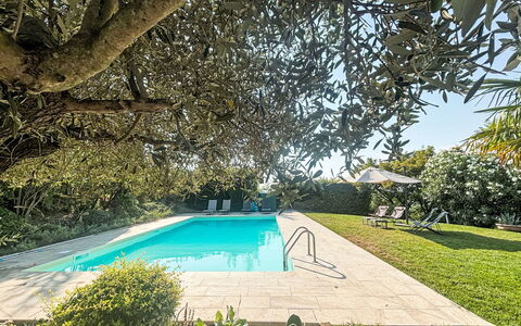 Ca' Del Vento: Blauw, Zwembad, Struik, Toevlucht, Tuin, Schaduw, Eco Hotel, Landscaping, Landgoed, Backyard