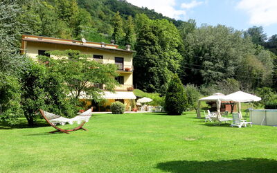 Bagni di Lucca 622: Fabriek, Lucht, Wolk, Eigendom, Gebouw, Natuur, Groen, Boom, Plantkunde, Huis