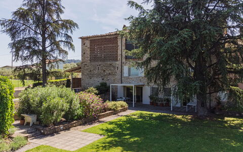 Rustico dei Canali: Fabriek, Lucht, Gebouw, Boom, Wolk, Land Lot, Natuurlijk Landschap, Verblijf, Gras, Venster