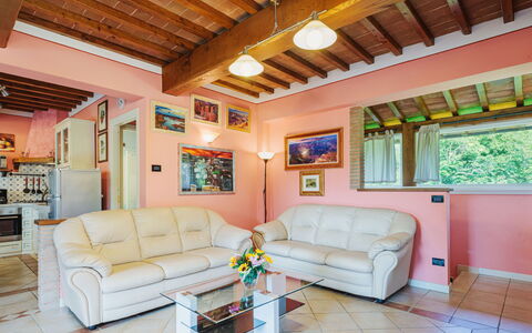 Verde Versilia: Meubilair, Bankstel, Eigendom, Venster, Woonkamer, Interieur Ontwerp, Verlichting, Fotolijst, Verdieping, Muur