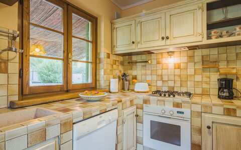 Costacce: Cabinetry, Countertop, Eigendom, Venster, Keuken, Gebouw, Fornuis, Hout, Toestel Van De Keuken, Interieur Ontwerp