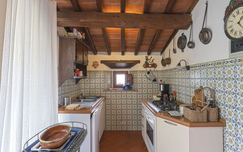 Vignole: Countertop, Cabinetry, Eigendom, Hout, Interieur Ontwerp, Tafel, Architectuur, Keuken, Straal, Verdieping