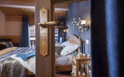 Val Thorens 928: Comfort, Gebouw, Bed Frame, Interieur Ontwerp, Hout, Bed, Lamp, Huis, Hoofdkussen, Hardwood