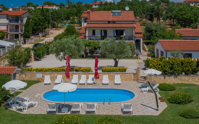 Poreč Kaštelir 655: Zwembad, Eigendom, Toevlucht, Gebouw, Onroerend Goed, Landgoed, Huis, Woongebied, Hacienda, Badplaats