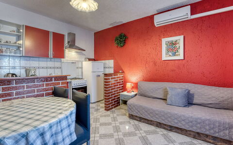 Senj 631: Meubilair, Flooring, Verdieping, Interieur Ontwerp, Appartement, Kamer, Plafond, Stoel, Woonkamer