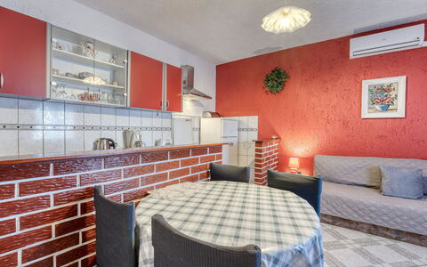 Senj 631: Flooring, Interieur Ontwerp, Meubilair, Verdieping, Plafond, Kamer, Keuken, Appartement, Countertop, Keuken En Eettafel