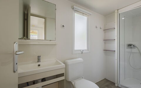 Balatonfüred 603: Loodgieterswerkinrichting, Badkamer, Verdieping, Flooring, Plafond, Wc Bril, Toilet, Loodgieter, Interieur Ontwerp, Wastafel