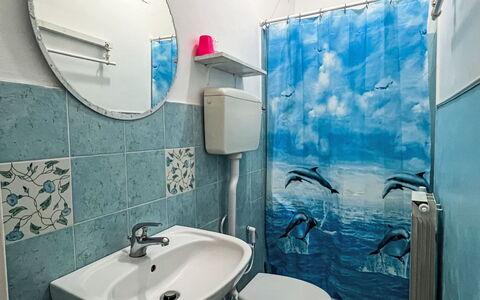 San Lorenzo al Mare 625: Blauw, Interieur Ontwerp, Verdieping, Flooring, Loodgieterswerkinrichting, Kamer, Loodgieter, Badkamer, Hotel, Kraan