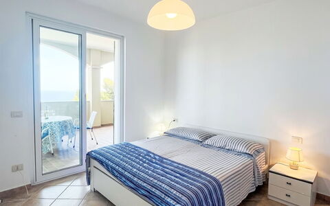 Pietra Ligure 612: Interieur Ontwerp, Verdieping, Flooring, Meubilair, Kamer, Bed, Plafond, Slaapkamer, Appartement, Laken