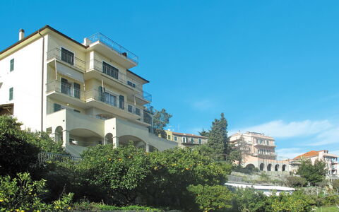Pietra Ligure 612: Lucht, Gebouw, Fabriek, Venster, Boom, Wolk, Stedelijk Ontwerp, Buurt, Woongebied, Onroerend Goed