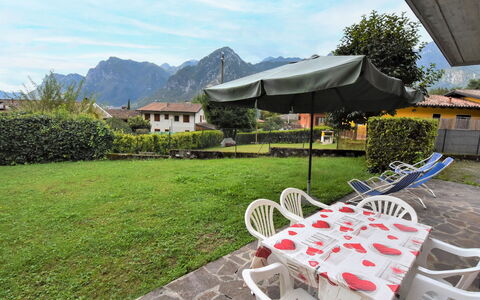 Lago D'Idro 613: Lucht, Fabriek, Eigendom, Wolk, Meubilair, Blad, Plantkunde, Gebouw, Boom, Berg