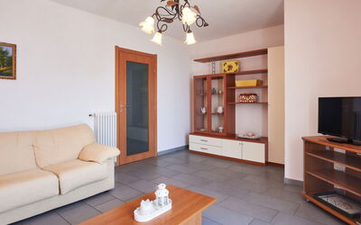 Aurora (Dma330) 645.1: Meubilair, Tafel, Eigendom, Cabinetry, Hout, Verlichting, Oranje, Interieur Ontwerp, Verdieping, Woonkamer