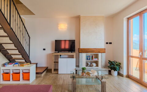 Gera Lario 693: Meubilair, Interieur Ontwerp, Flooring, Verdieping, Hout, Kamer, Plafond, Appartement, Woonkamer, Verlichting