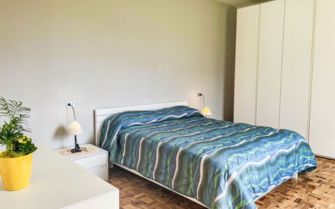 Pippo: Bed, Meubilair, Slaapkamer, Flooring, Verdieping, Interieur Ontwerp, Muur, Laken, Hout, Bedding