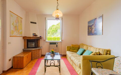 Varenna 618: Meubilair, Eigendom, Fotolijst, Tafel, Bankstel, Hout, Interieur Ontwerp, Verlichting, Woonkamer, Verdieping