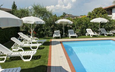 Lazise 712: Zwembad, Eigendom, Toevlucht, Huis, Onroerend Goed, Gebouw, Vrije Tijd, Meubilair, Huis, Vakantie