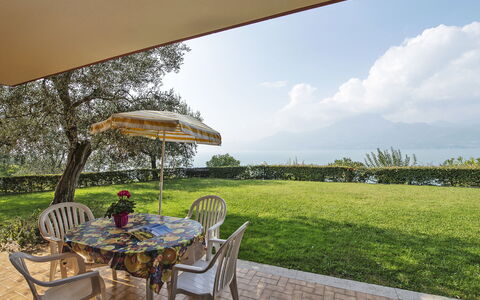 Torri del Benaco 639: Fabriek, Lucht, Tafel, Wolk, Meubilair, Stoel, Boom, Schaduw, Natuurlijk Landschap, Buitenmeubels