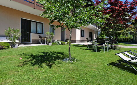 Lago di Caldonazzo 608: Eigendom, Huis, Werf, Onroerend Goed, Groen, Huis, Gras, Gazon, Backyard, Gebouw
