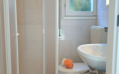 Primula 752.1: Eigendom, Loodgieterswerkinrichting, Venster, Badkamer, Kraan, Wastafel, Wc Bril, Toilet, Verdieping