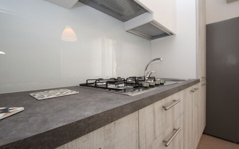 Rosolina Mare 648: Cabinetry, Kraan, Gebouw, Wastafel, Countertop, Hout, Gootsteen, Interieur Ontwerp, Keuken, Fornuis