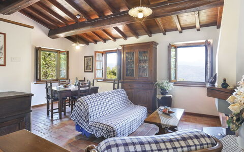 Castelnuovo di Garfagnana 640: Kamer, Eigendom, Plafond, Meubilair, Gebouw, Interieur Ontwerp, Straal, Woonkamer, Huis, Huis