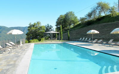 Castelnuovo Di Garfagnana 643: Zwembad, Eigendom, Vrije Tijd, Huis, Toevlucht, Onroerend Goed, Vakantie, Gebouw, Boom, Huis