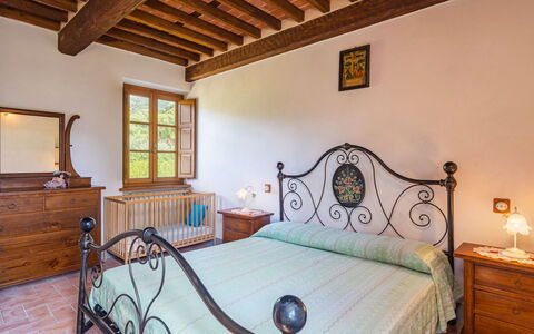 Camaiore 680: Slaapkamer, Eigendom, Bed, Kamer, Meubilair, Bed Frame, Gebouw, Laken, Huis, Plafond