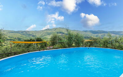 Pescia 629: Water, Wolk, Lucht, Watervoorraden, Eigendom, Fabriek, Zwembad, Blauw, Natuurlijk Landschap, Boom