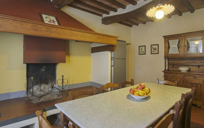 Campiglia 617.6: Tafel, Meubilair, Interieur Ontwerp, Hout, Cabinetry, Stoel, Venster, Keuken, Tableware, Onroerend Goed