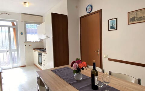 Palazzeta Iv: Meubilair, Eigendom, Fotolijst, Azure, Hout, Verlichting, Interieur Ontwerp, Comfort, Verdieping, Flooring